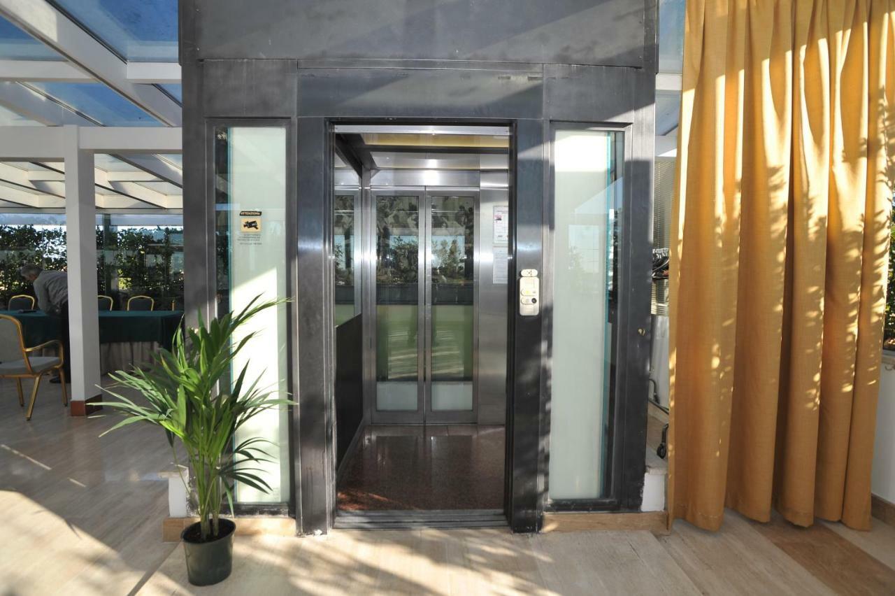 Domus Sessoriana Bed & Breakfast Rome Exterior photo