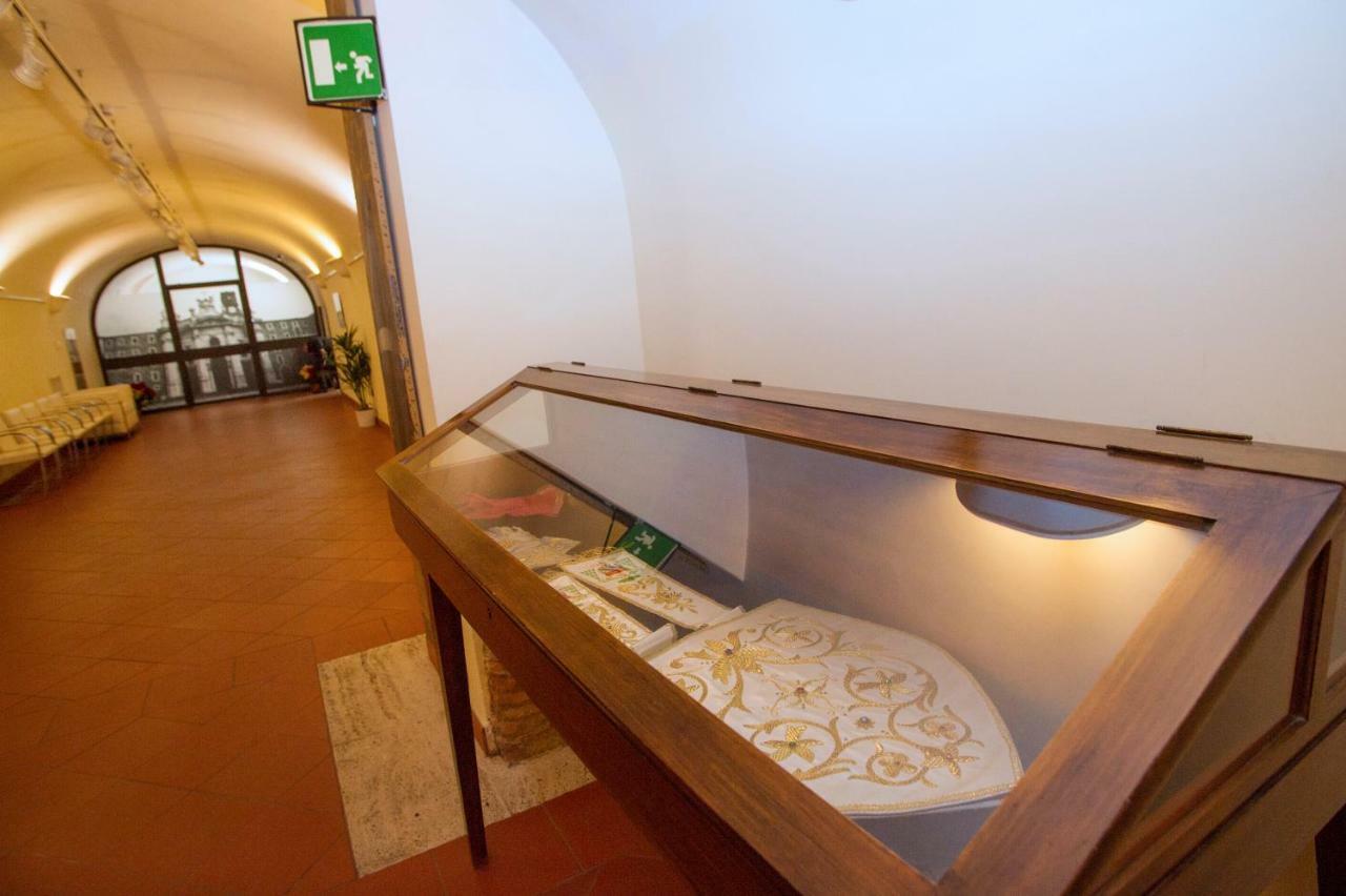 Domus Sessoriana Bed & Breakfast Rome Exterior photo
